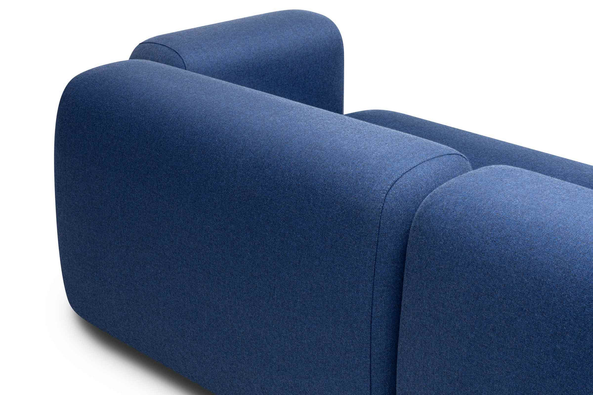 Sofa von Volumen mit gerundeter Rückenlehne in Blau