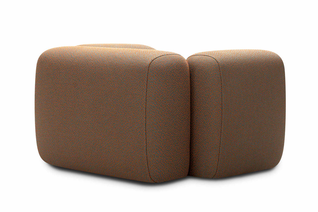 MONOLITE Designer Sessel von Volumen in Rückansicht mit gerundeten Konturen