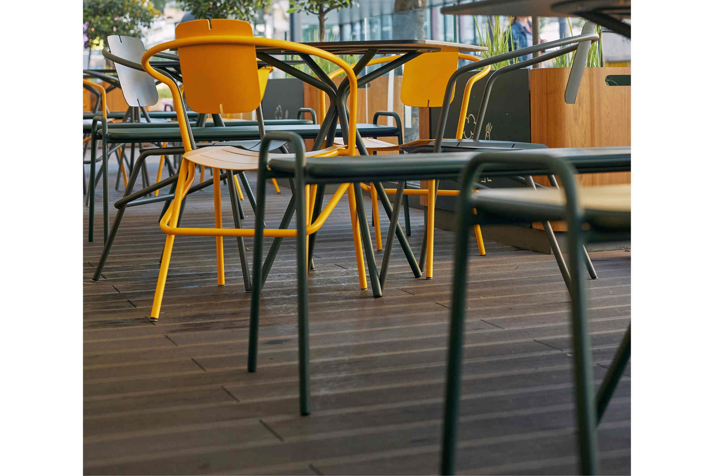 Gartensitzbank Set im Außenbereich – langlebige Gastronomie Möbel