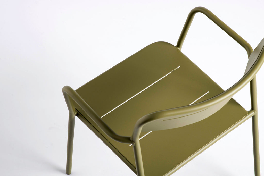 Detailaufnahme Sitzfläche Outdoor Stuhl mit Armlehnen