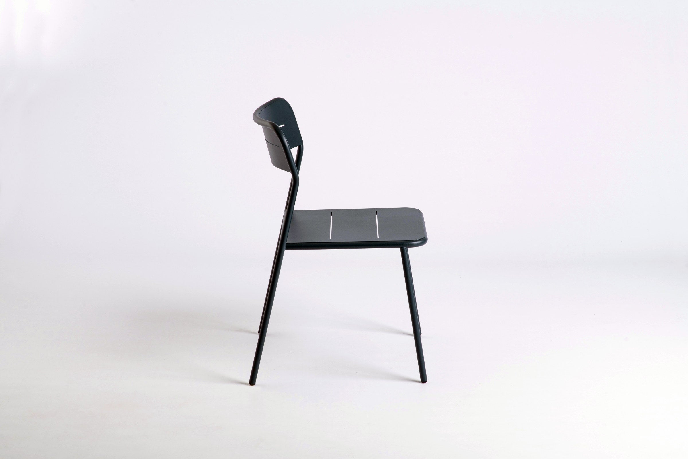 Designer Gartenstuhl Seitenansicht minimalistisch