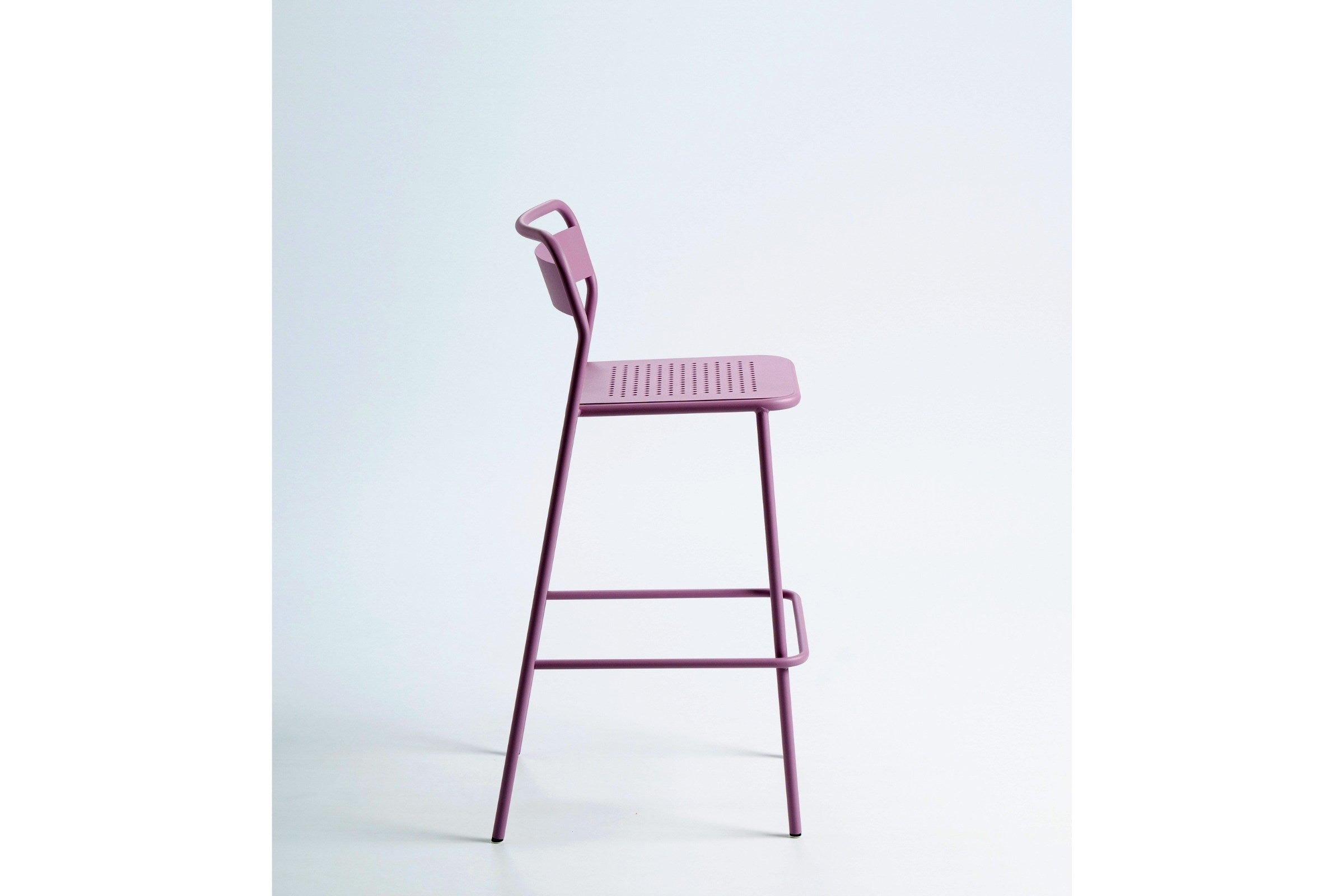 Gartenbarstuhl Seitenansicht – ergonomisches Design