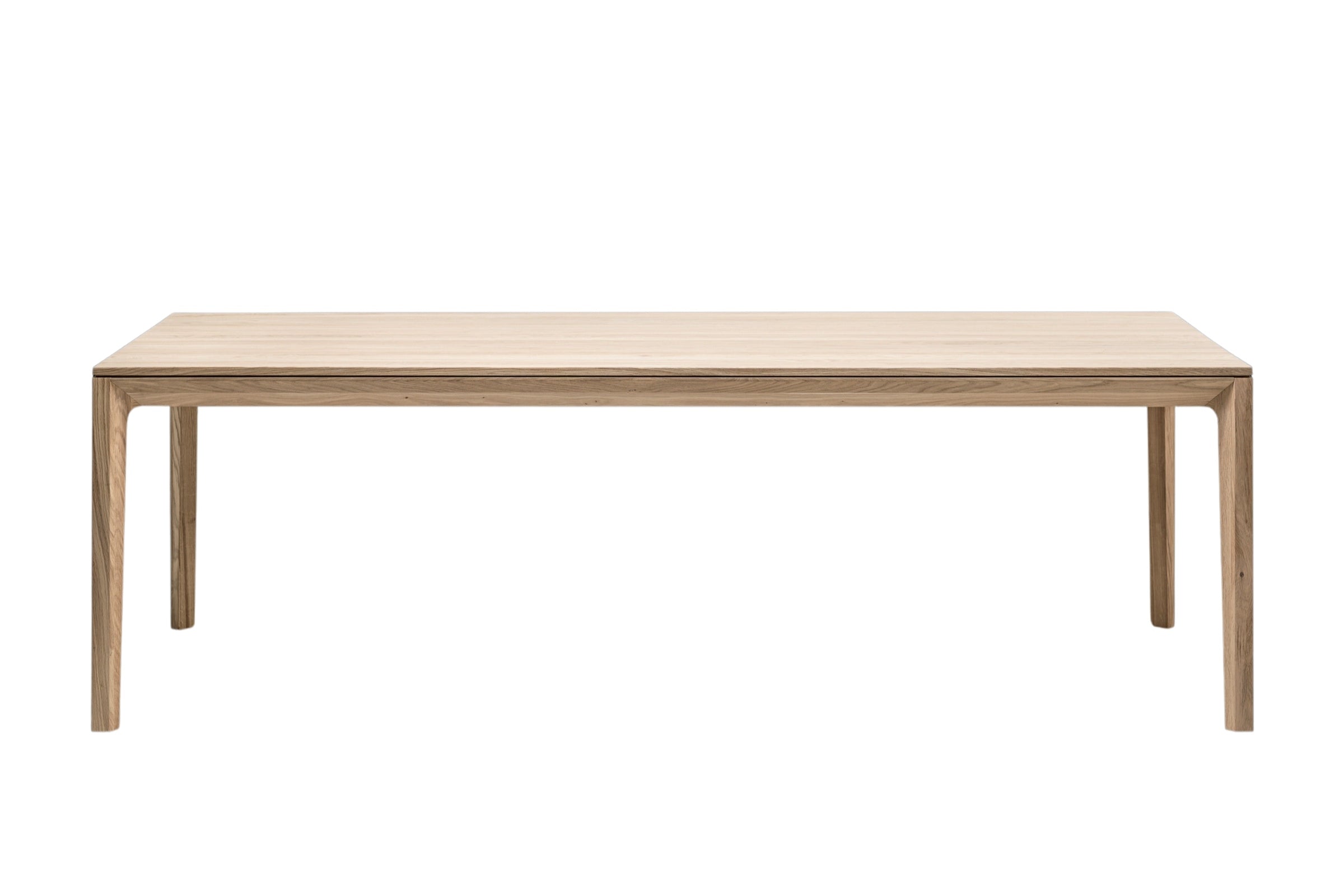 RABA Designer Esstisch aus heller Eiche in voller Größe vor neutralem Hintergrund, minimalistisches Design