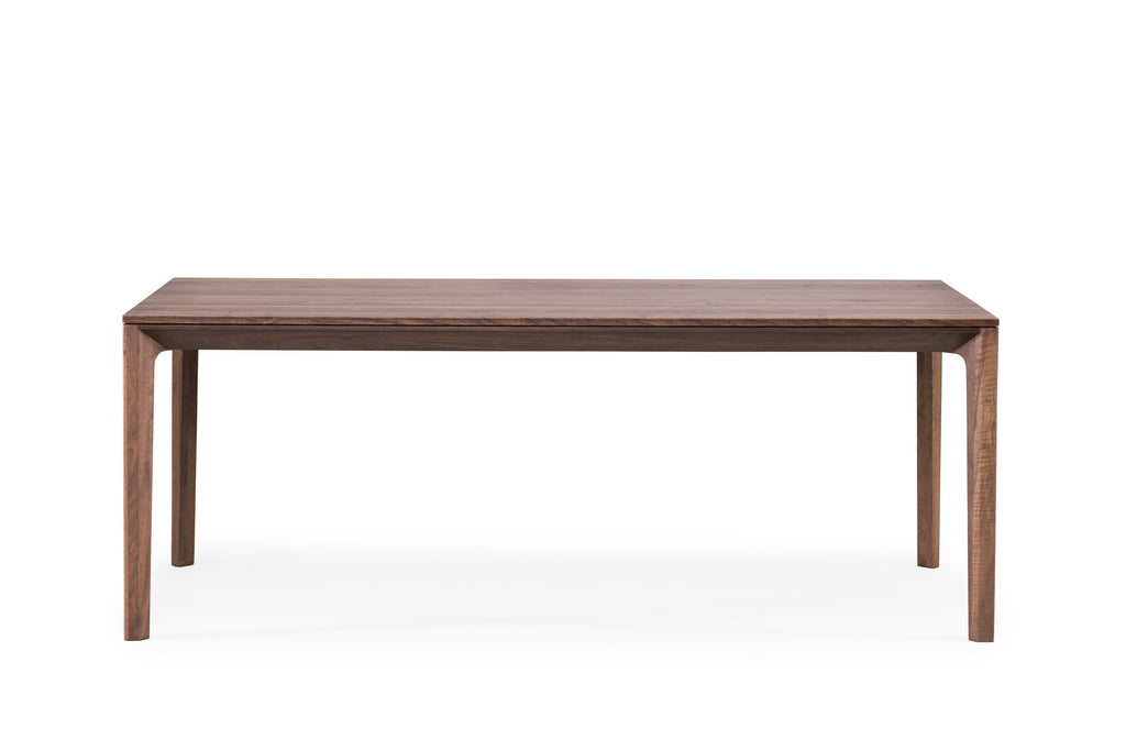 Esstisch aus dunklem Nussbaumholz, freistehend mit Fokus auf die Textur und Farbe des Holzes