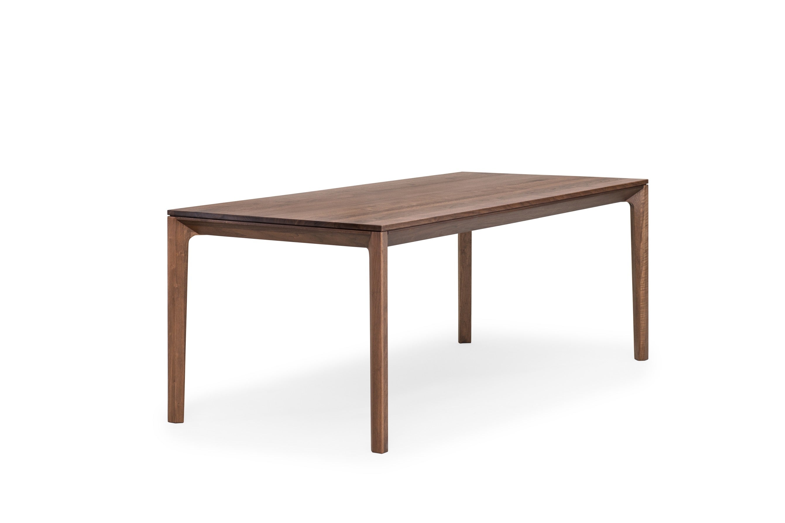 Gesamtbild des RABA Esstisches aus Nussbaum
