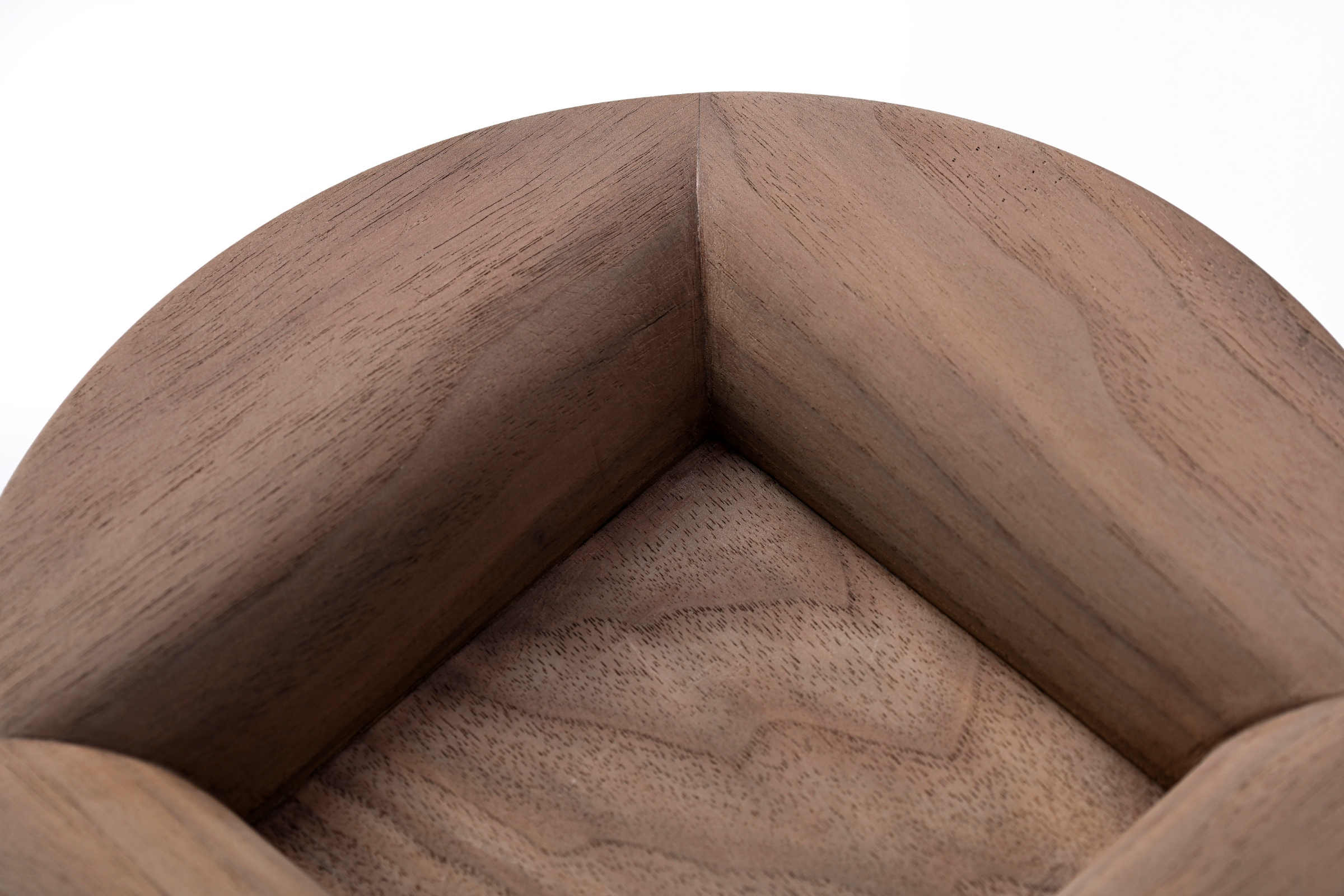 Detailansicht Nussbaum – präzise Holzverarbeitung