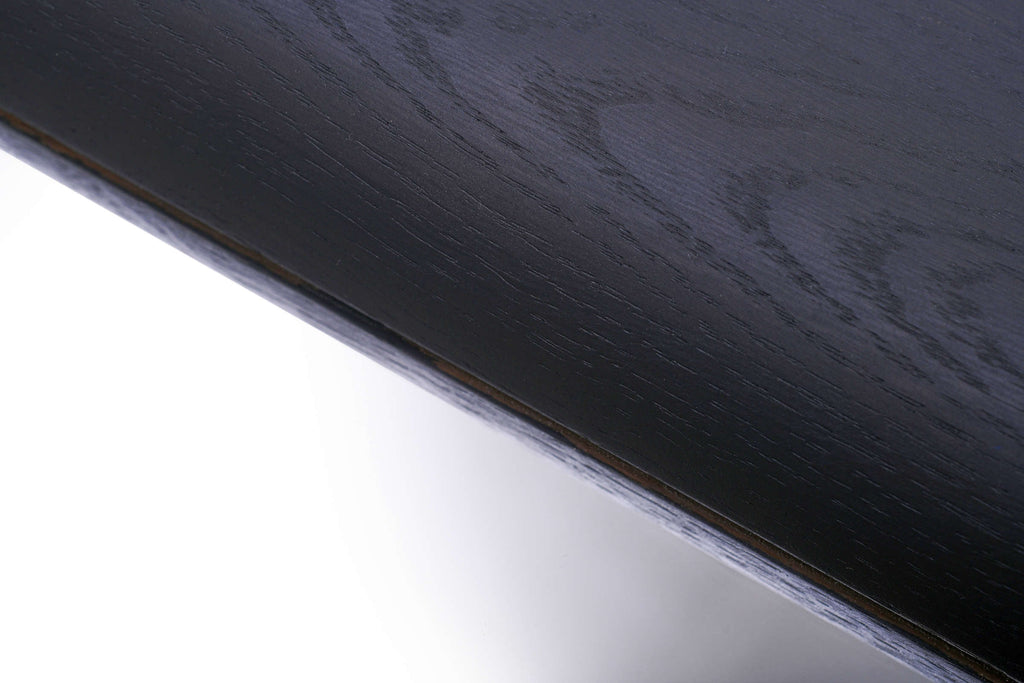 Detailaufnahme vom Holzrahmen des Spiegels von Woak – Nahaufnahme