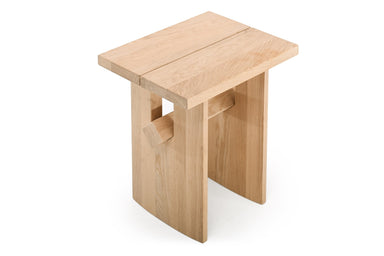 Designer Hocker von Woak in hellem Holz mit dekorativen Details