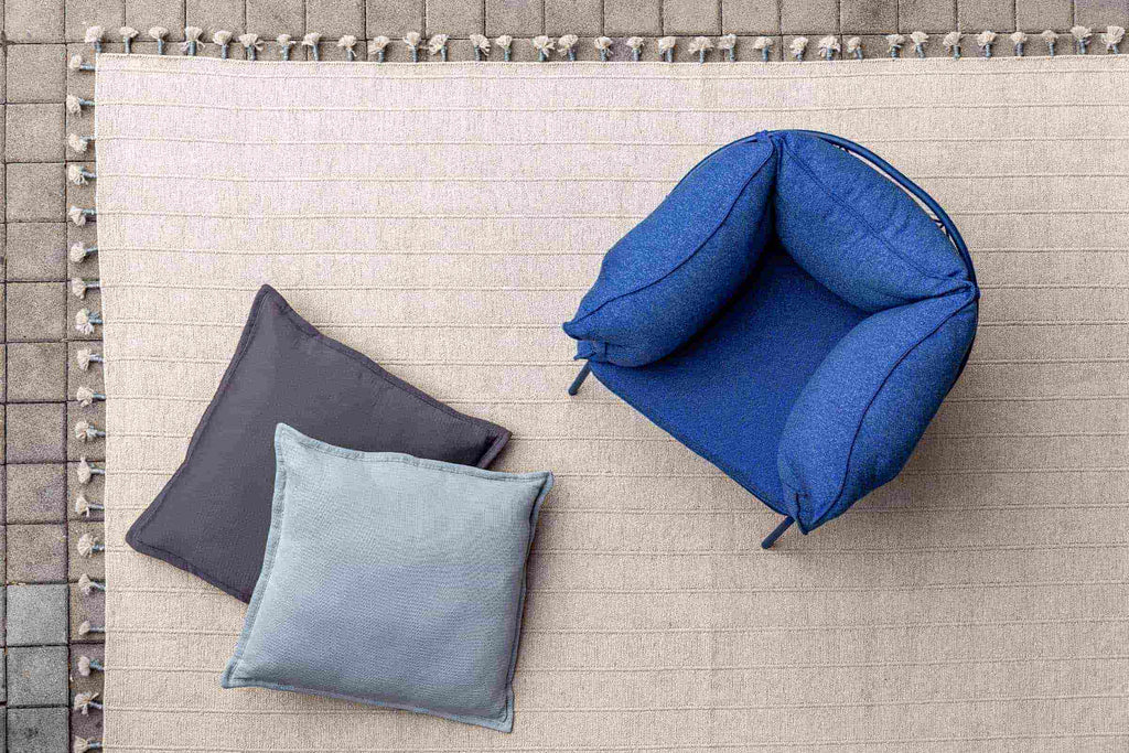 ATAMAN Designer Gartensessel mit Netzstruktur und gepolsterten Kissen - 
Vogelperspektive