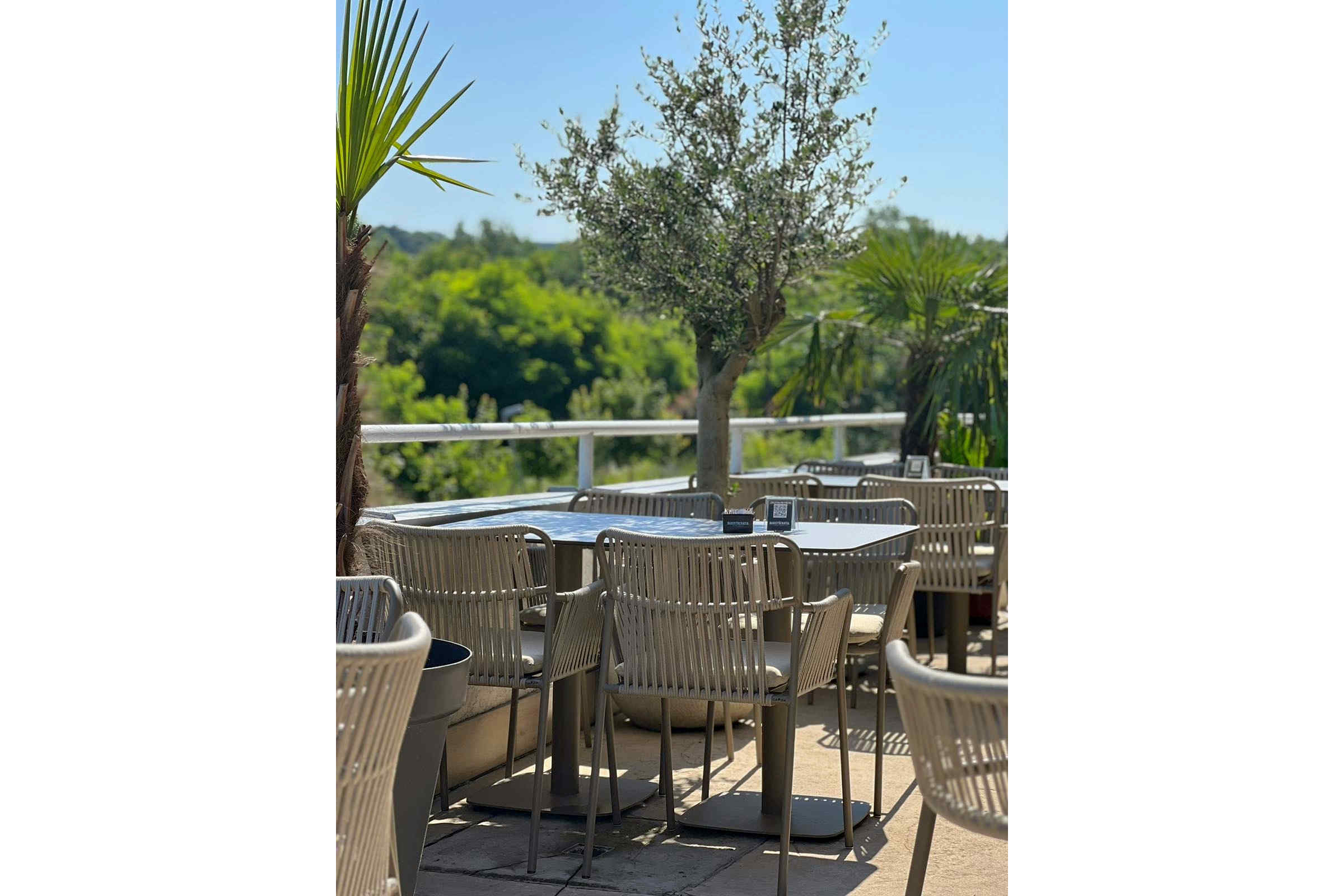 Outdoor Tisch mit Stühlen – stilvolle Terrassenmöbel
