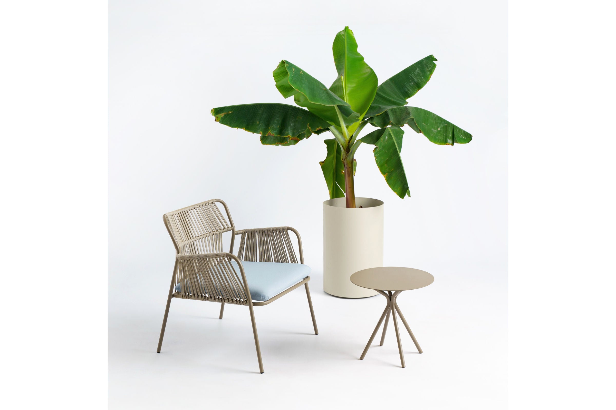 Pflanztopf mit Lounge Möbeln – stilvolle Outdoor Gestaltung