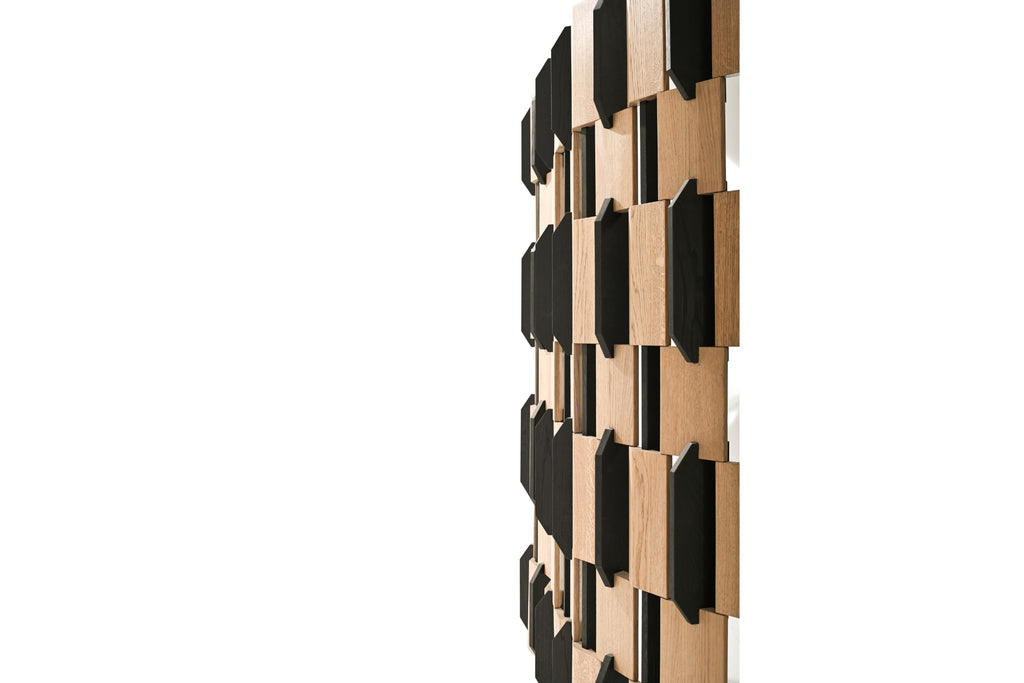 Nahaufnahme des Paravents von Woak, gefertigt aus Eiche weiß und schwarz geölt