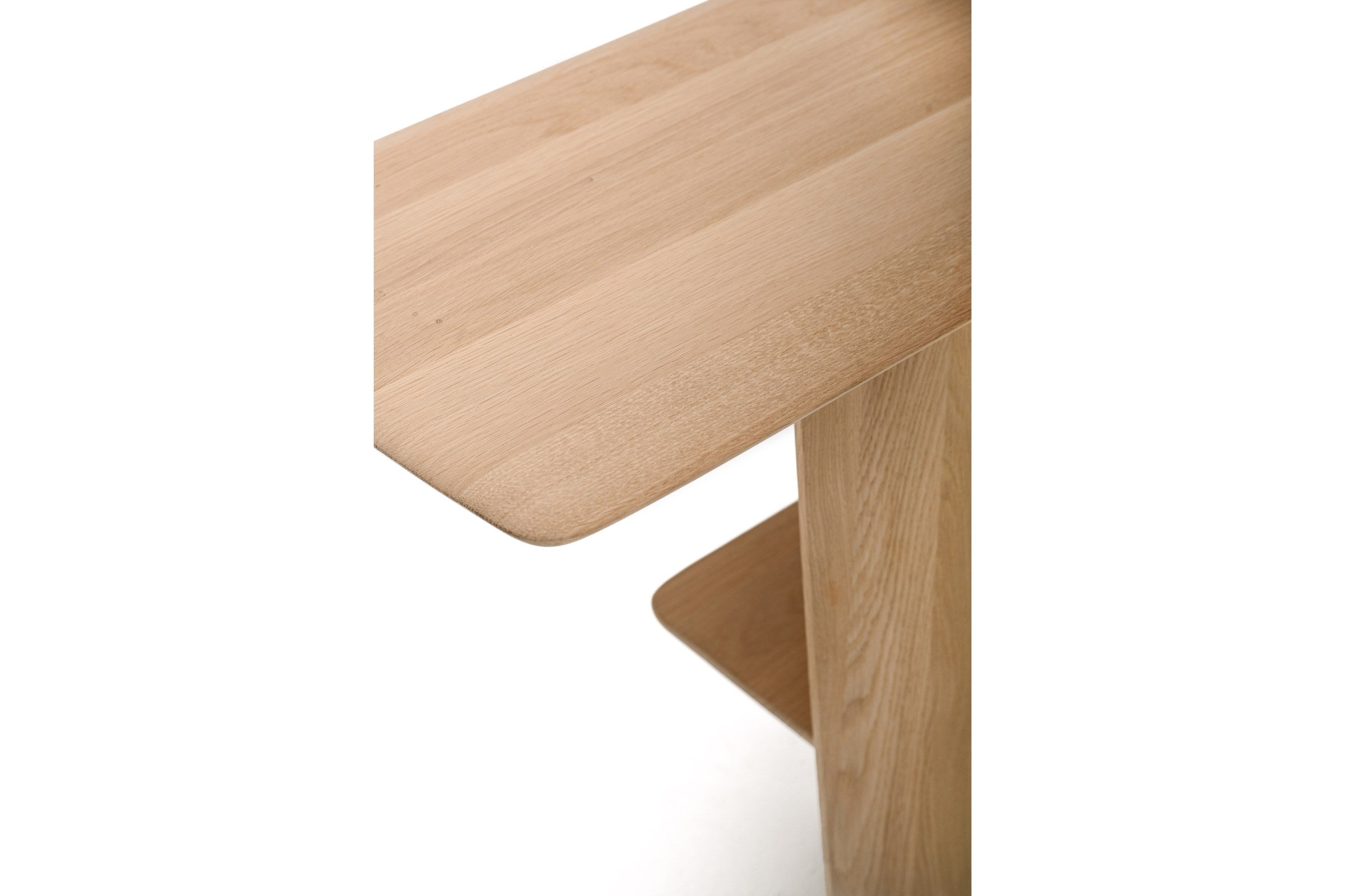 Detailaufnahme der Konsole, Holzstruktur und Tischplatte