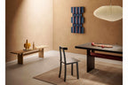 Detailansicht des Designer-Esstisches in modernem Ambiente