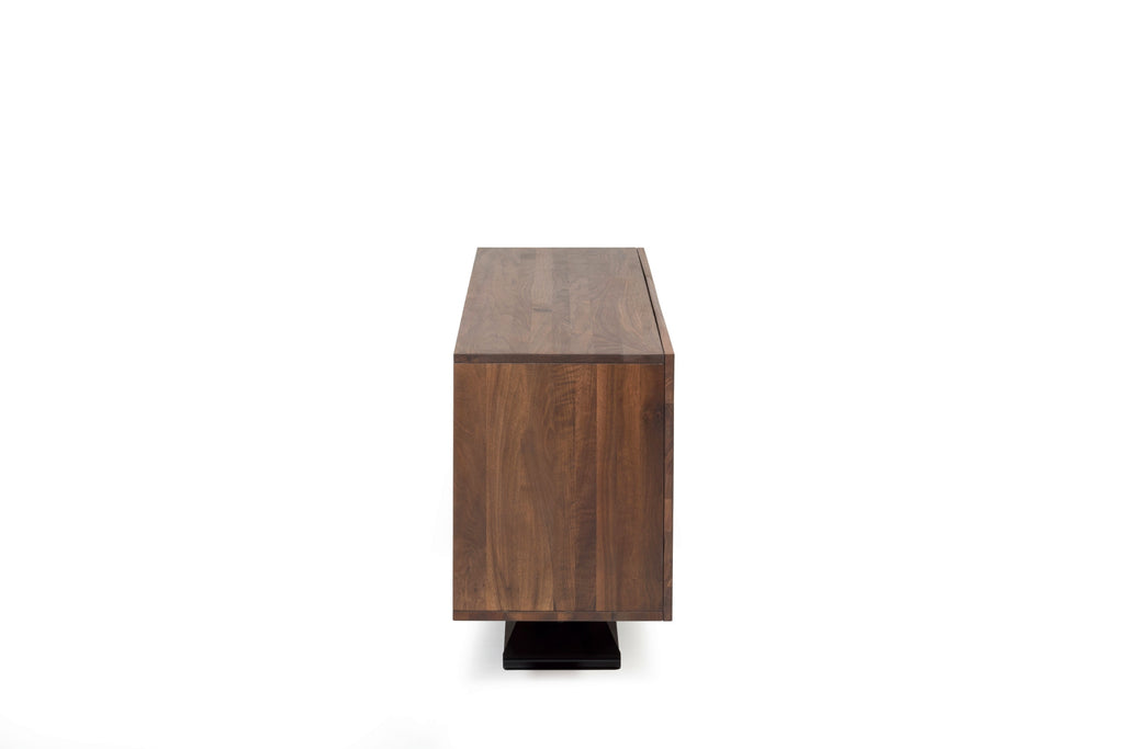 Seitliche Ansicht des Sideboards aus Nussbaum