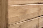 Detailansicht der Holzstruktur und Verarbeitung des Sideboards