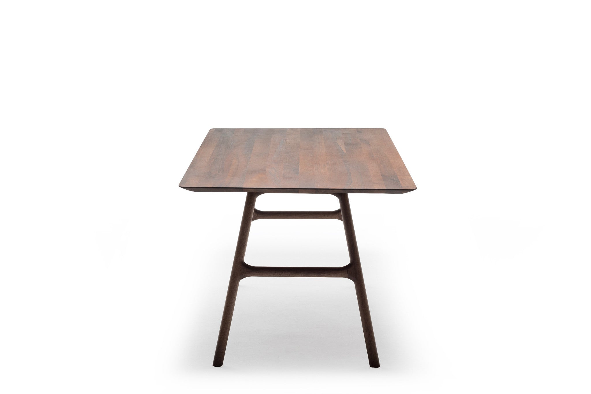 MAI Massivholz Esstisch aus Nussbaum - Seitenansicht